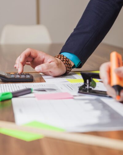 Independent Contractor vs. Employee: How It Affects Your Taxes